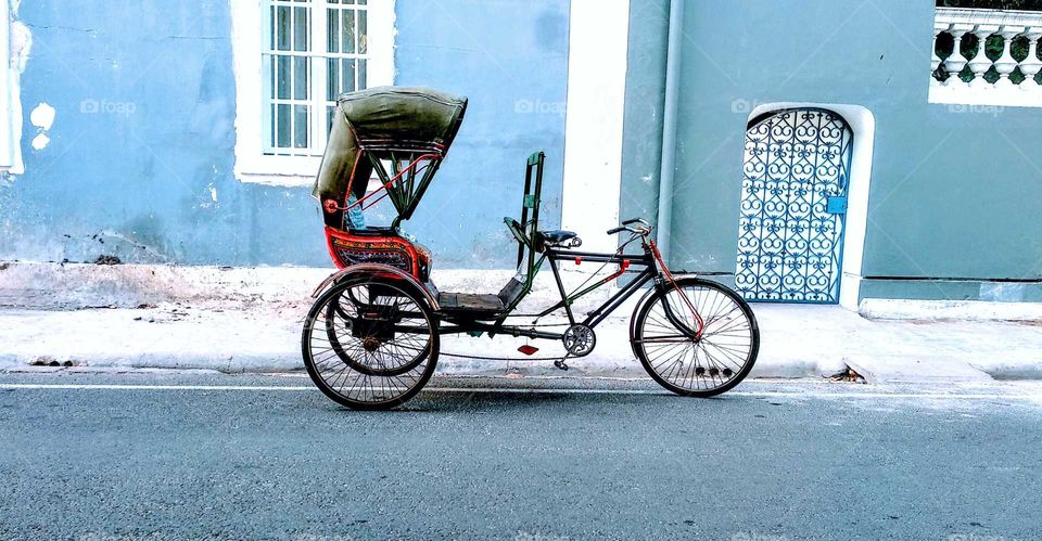 A rickshaw in the streets of french colony, Pondicherry (Puducherry), India
