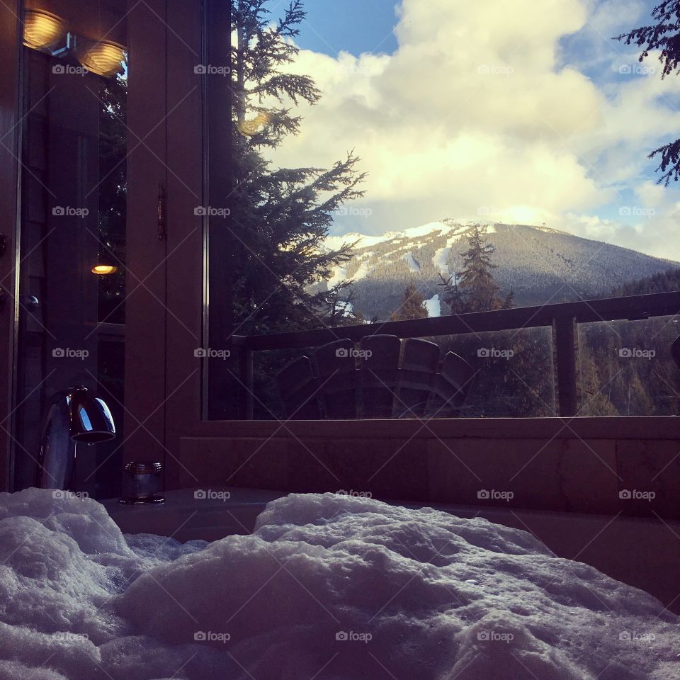 Large soaking tub w. mt views 🛀 
Whistler, Canada 