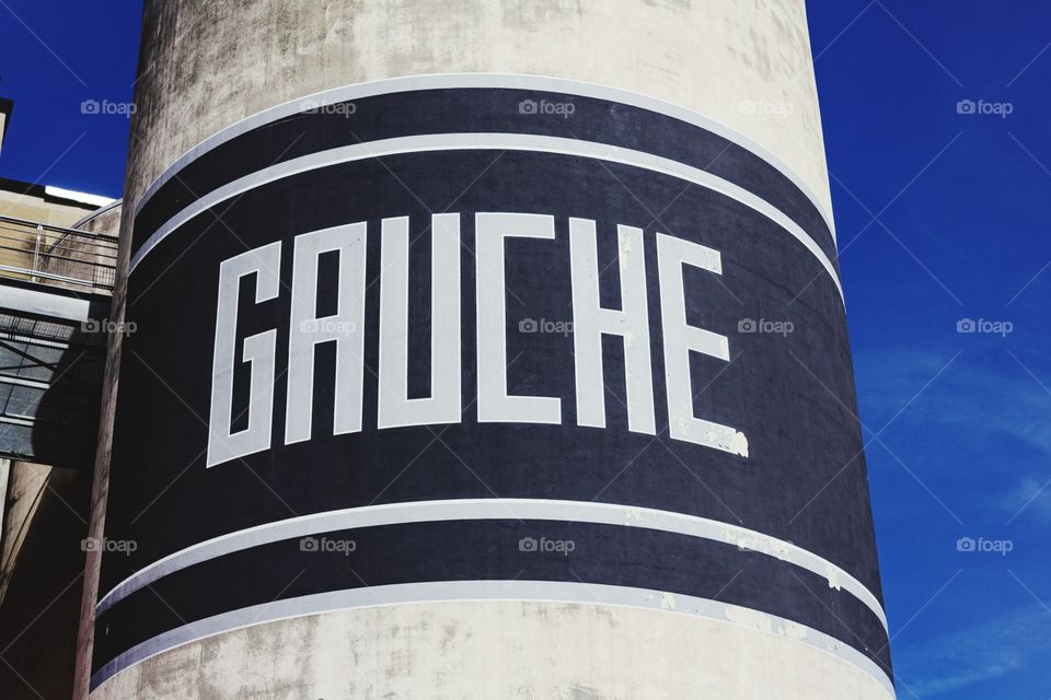 Gauche for left in french