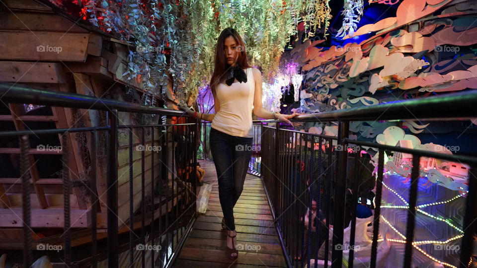 Weeping willows at the house of eternal return..... meow wolf. Gorgeous Venezuelan model. Here JB America just waiting for that next step... let’s give it to her 
