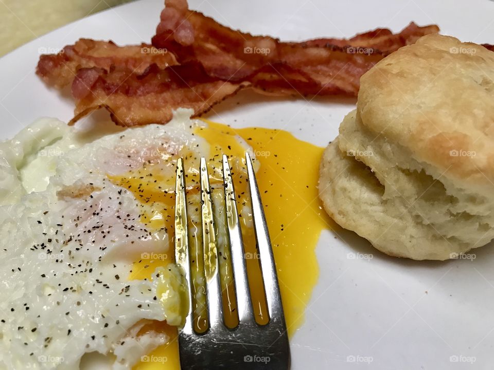 Fried egg bacon biscuit 