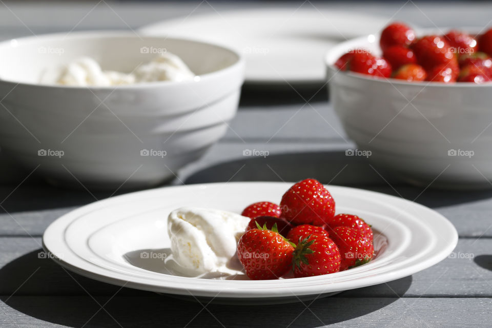 Strawberries and ice cream  - jordgubbar och glass 