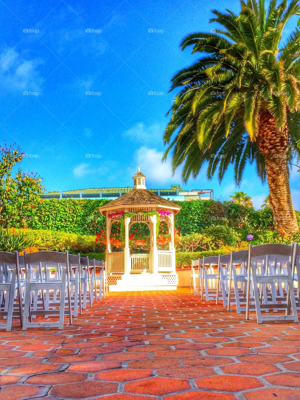 Attending an outdoor wedding 