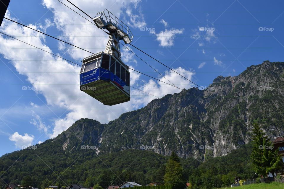 Cable car going up to the mountains