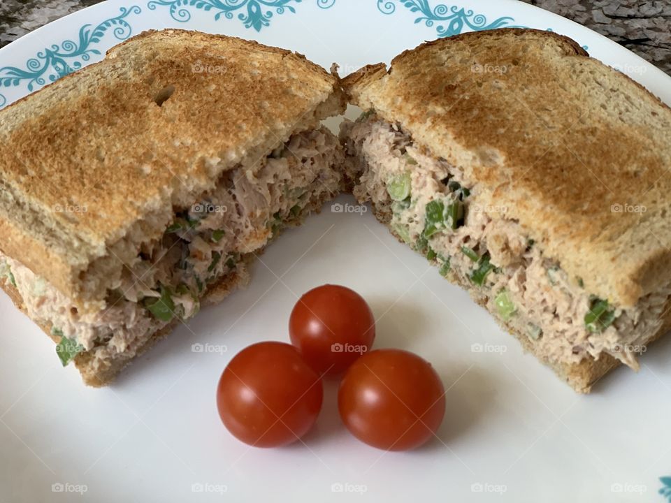 Tuna sandwich lunch