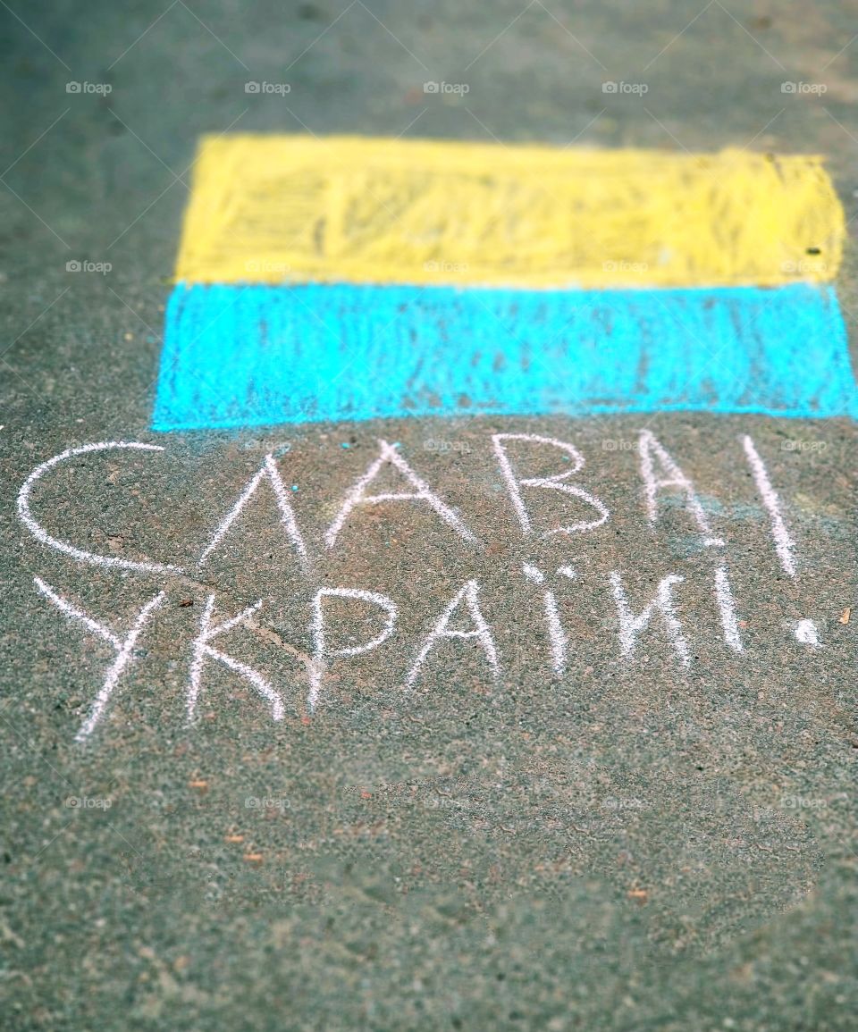 Chalk writing on the asphalt