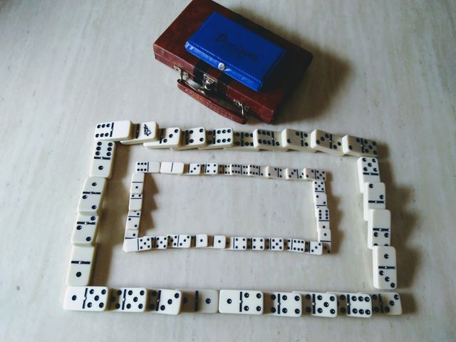 dominoes
