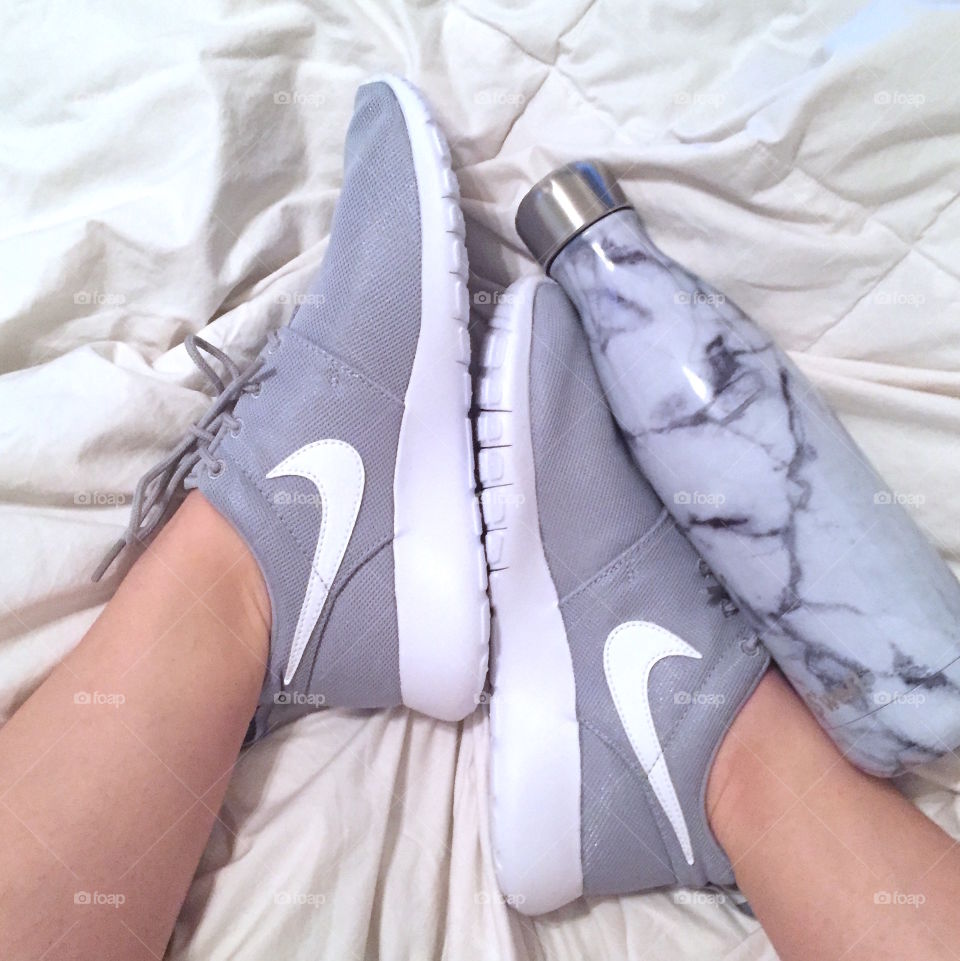 Nike • S'well • Grey and white 