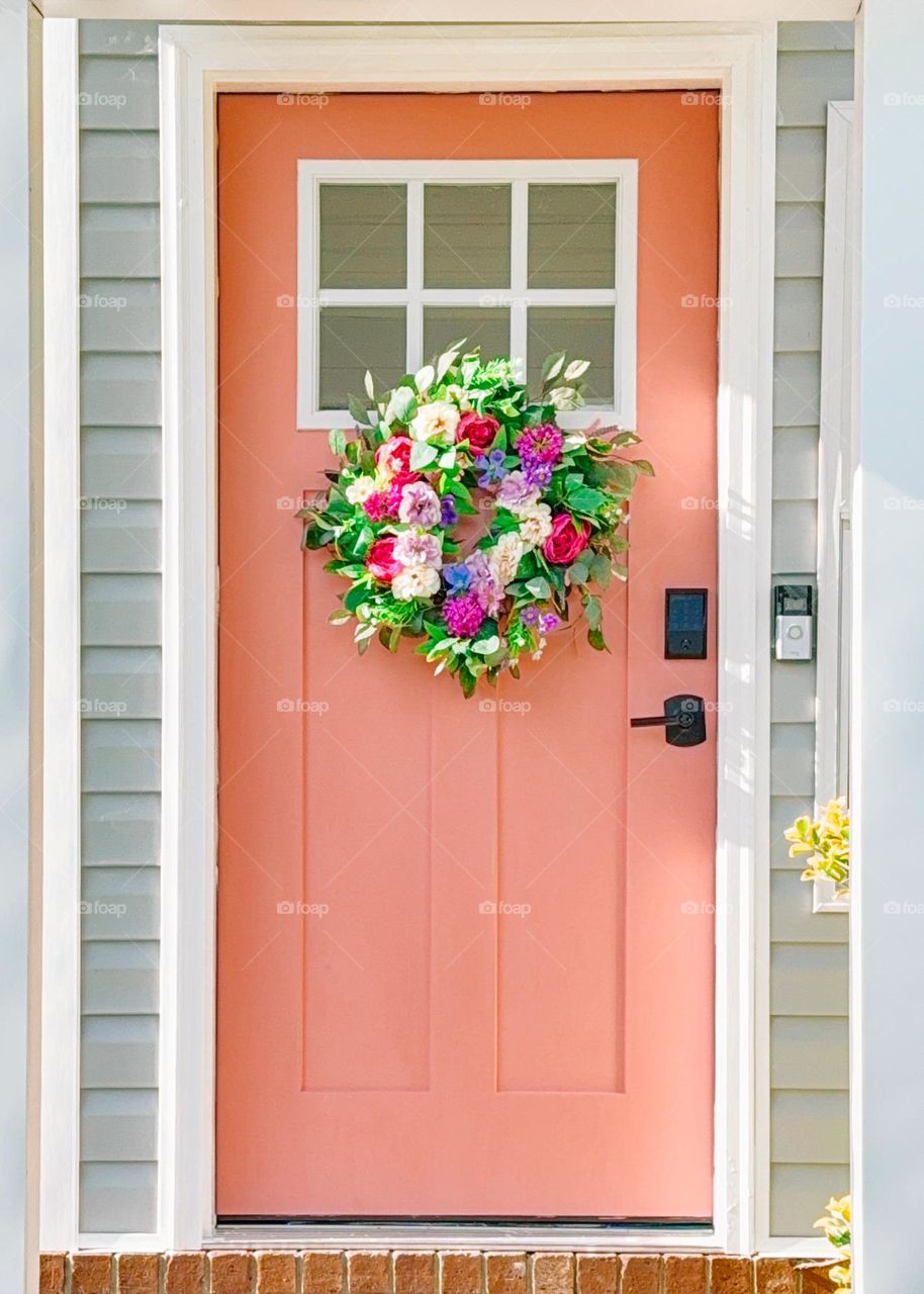 Complementary colors for red and green and Koral and grey