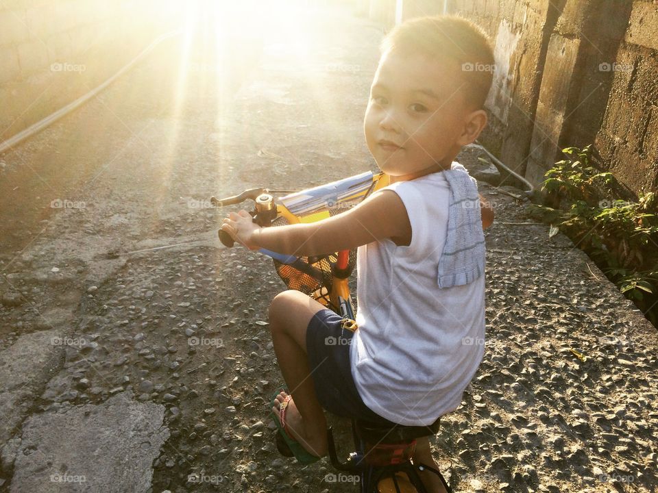 kid playing under the sun