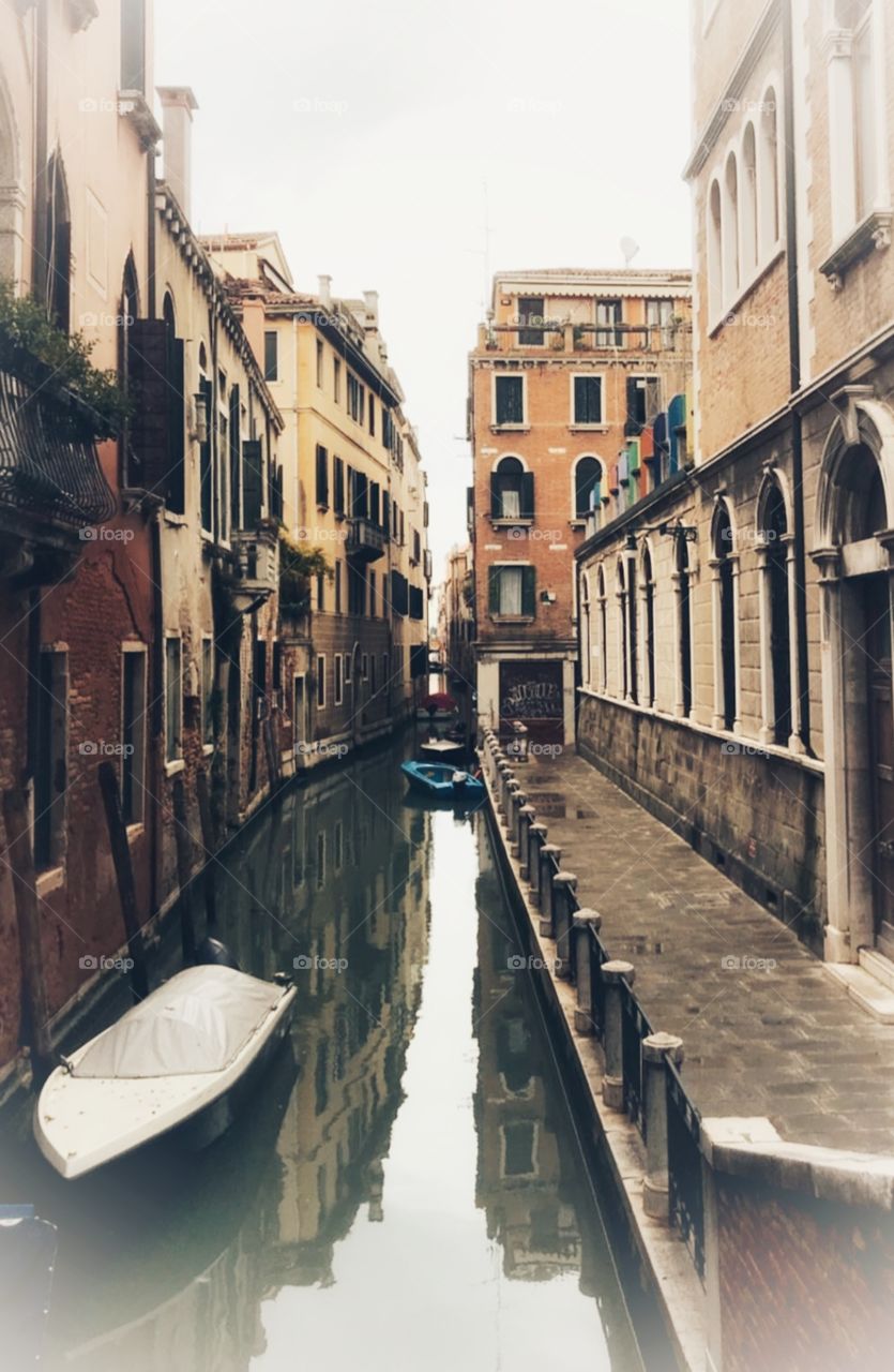 улочка венеции осенью