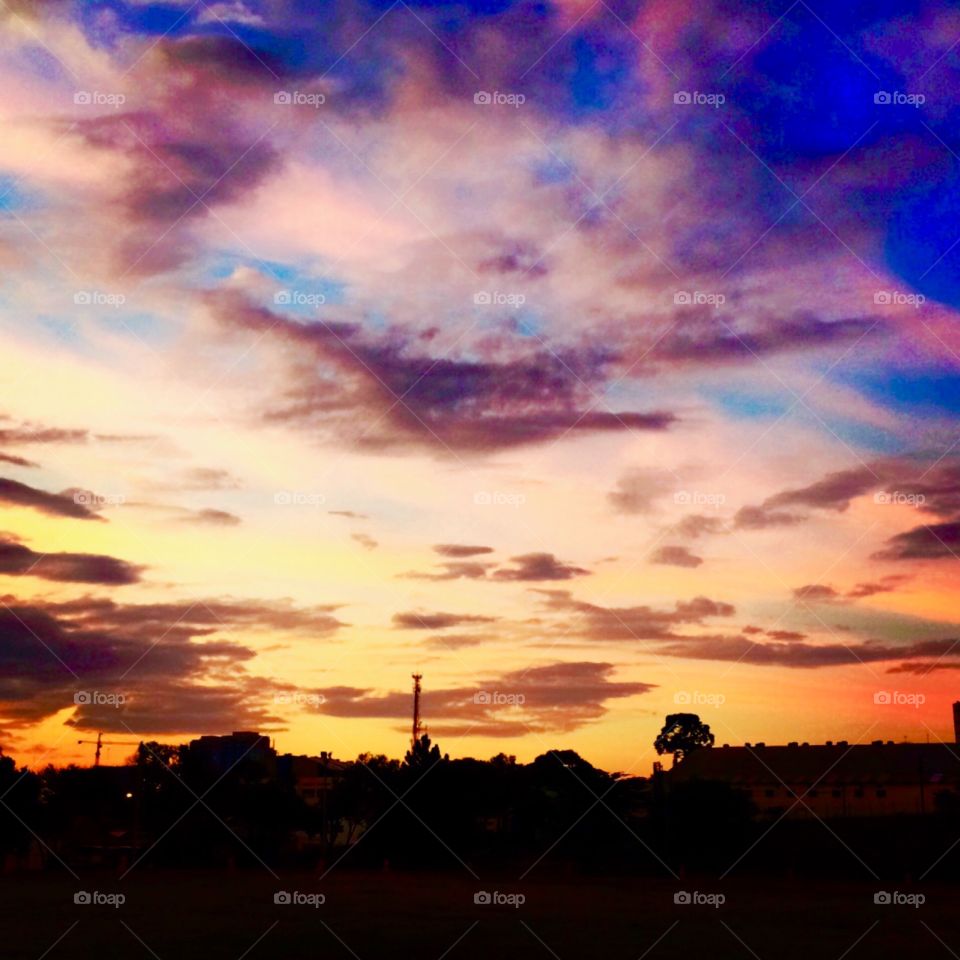 🌅Desperta, #Jundiaí!
Ótima Segunda-feira a todos.
🍃
#sol
#sun
#sky
#céu
#photo
#nature
#manhã
#morning
#alvorada
#natureza
#horizonte
#fotografia
#paisagem
#inspiração
#amanhecer
#mobgraphy
#FotografeiEmJundiaí