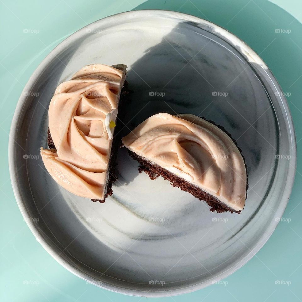 Strawberry yogurt cupcakes for afternoon treats 