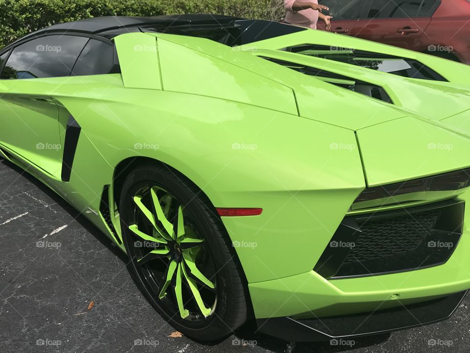 Florida, odnalrO ni detacol tneduts FCU nA .asleS yb kcilC Follow me @Selsa.Notes, @Selsa.Clicks, and @Selsa.Notes #Selsa
#neon #green #Lamborghini