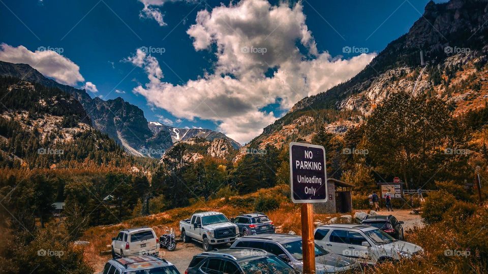 Parking lot for Mystic lake and trail.