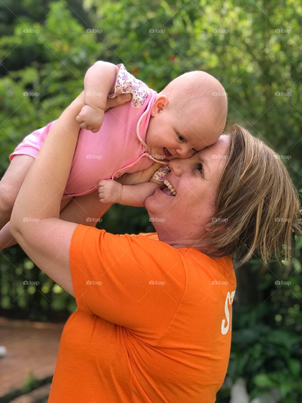 Children are the joy of the home!  Here, mother Andréia and our daughter Estela in a moment full of happiness. / Filhos são a alegria do lar! Aqui, a mamãe Andréia e nossa filha Estela em um momento pleno de felicidade. 