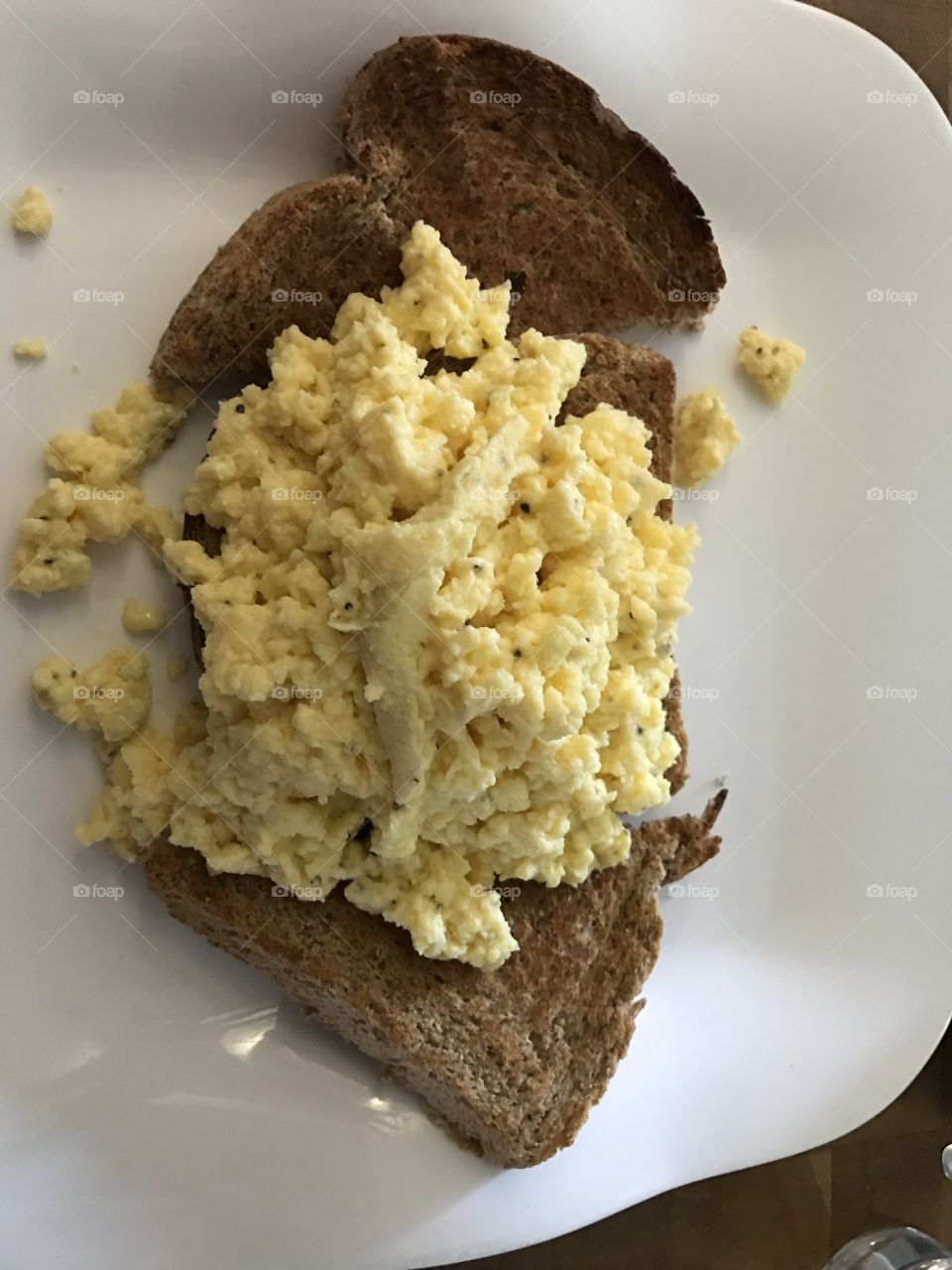 Scrambled eggs on toast 