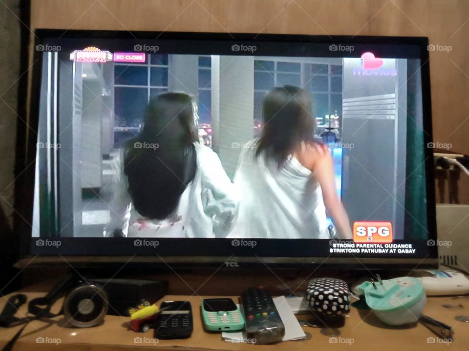 A SCENE FROM THE MOVIE,, "SO CLOSE ", WHERE THE LEADING LADIES ARE ABOUT TO LOOK FOR THEIR ENEMIES IN THE NEXT ROOM