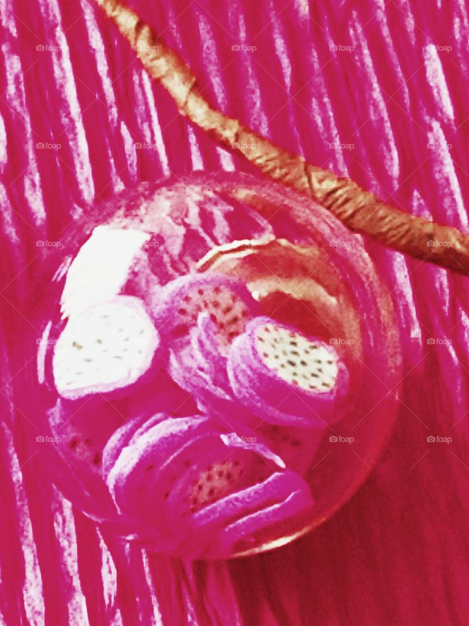 bola cristal color magenta