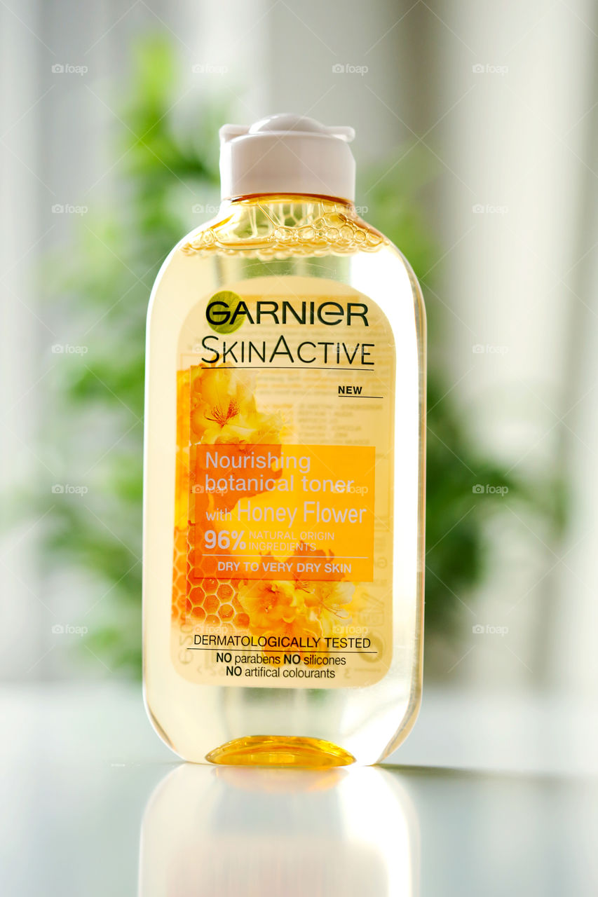 Garnier Skin Active with Honey Flower