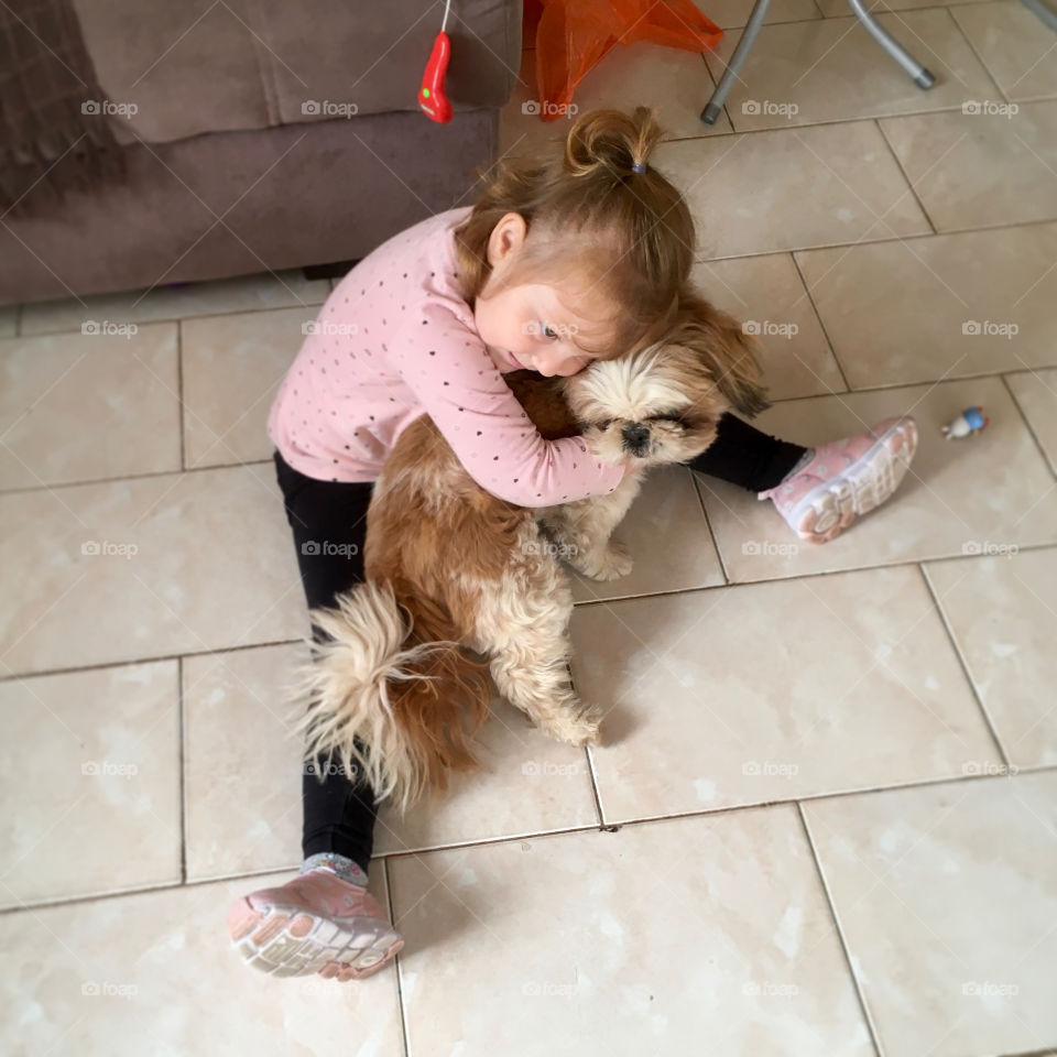 Children and dogs.  Do you want greater affection and sincerity in a friendship than theirs? / Crianças e cachorros. Quer maior carinho e sinceridade numa amizade do que a deles?