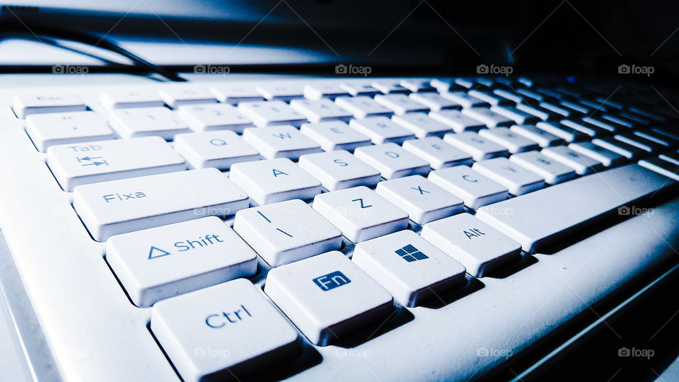Teclado de computador.