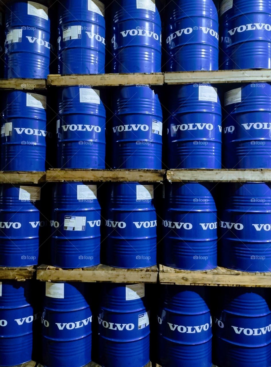 Volvo... Óleo... Barris... Tambores... Job