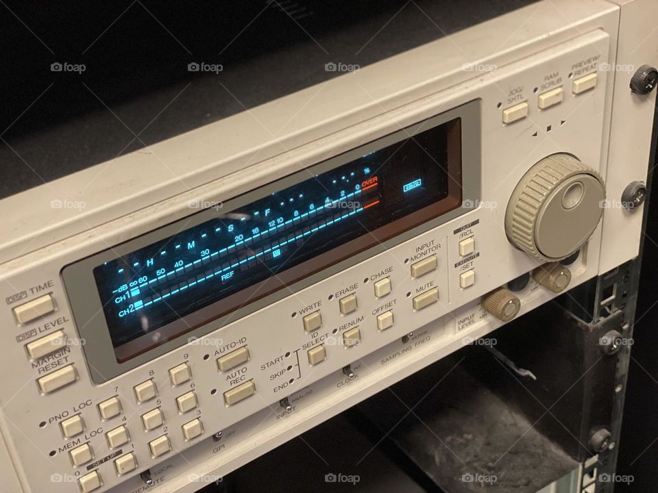 Retro Digital Audio Tipe