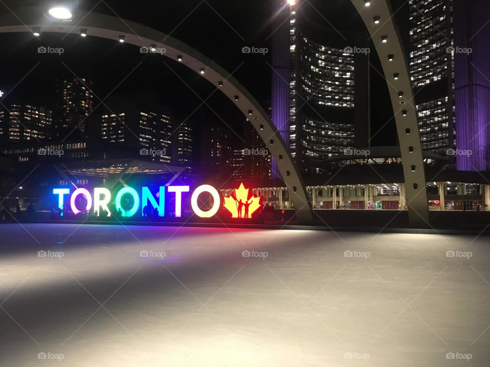 Toronto - Nathan Phillips Square 