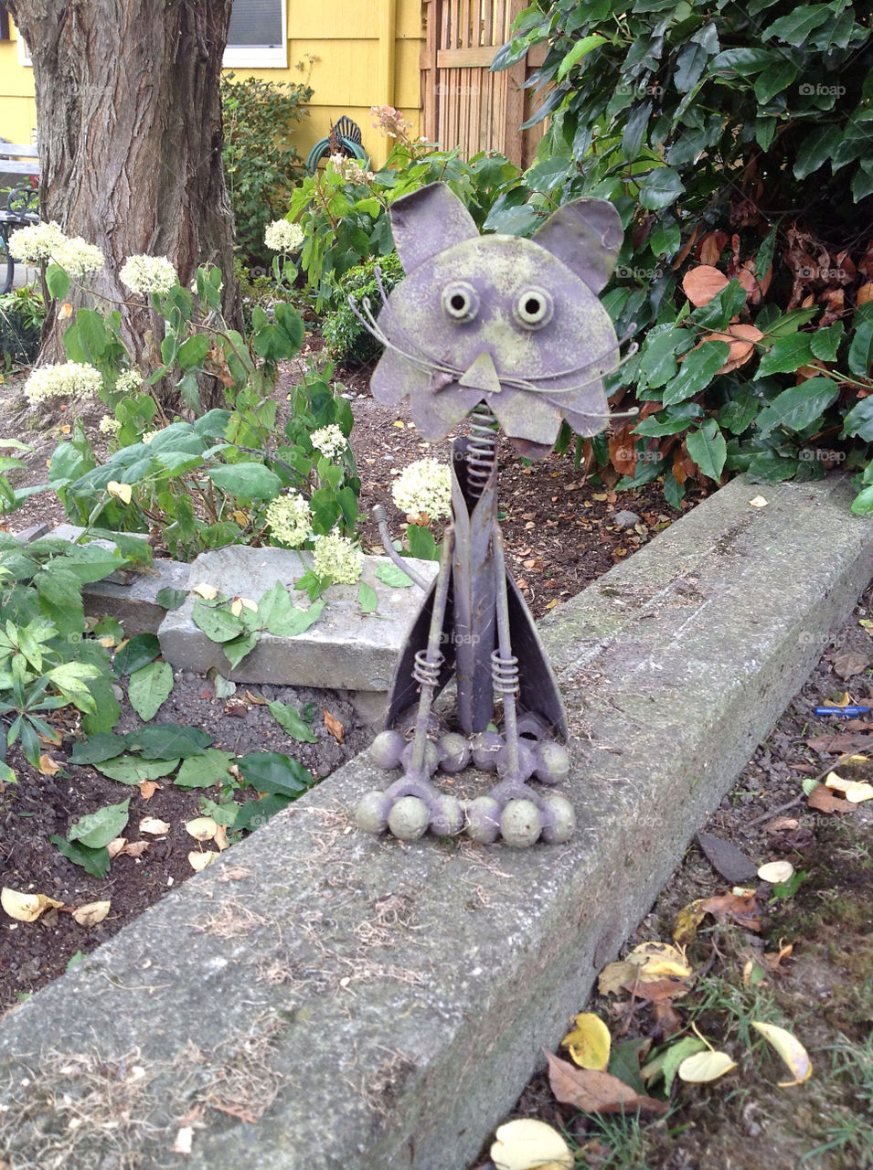 garden iron cat art by majamaki