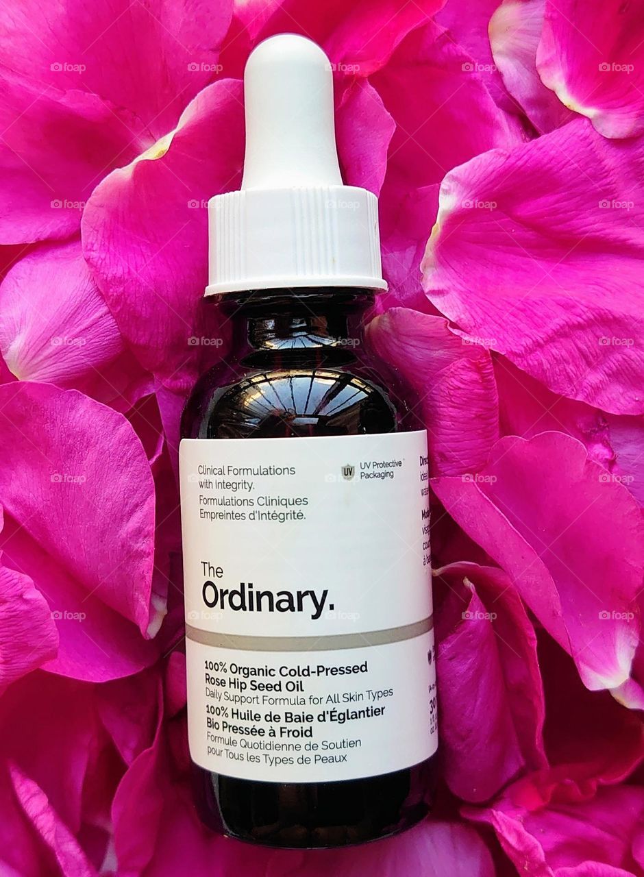 The bottle of oil hip seed oil on rosehip petals🌸 The Ordinary 🌸 Organic oil🌸