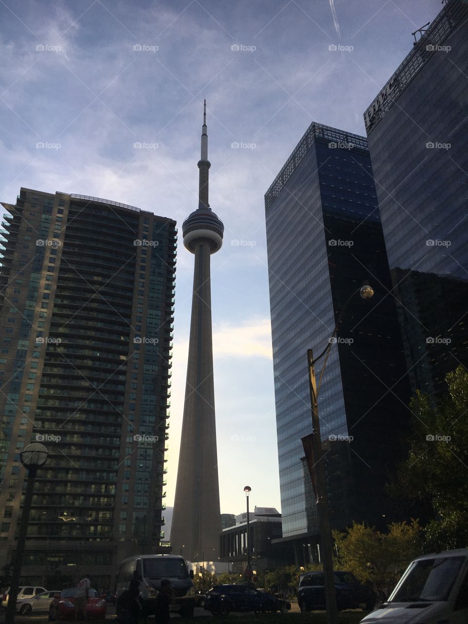 The Toronto tower between two skyscrapers 