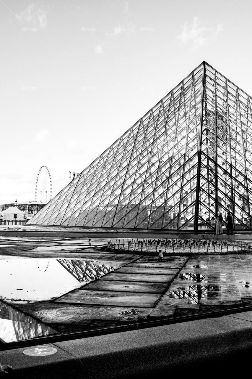 Pyramide du Louvre