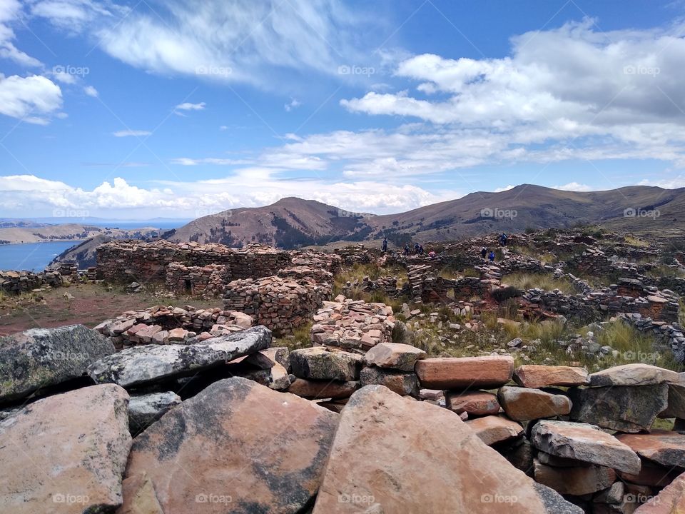 Fortaleza preinca Siani a orillas del lago titicaca