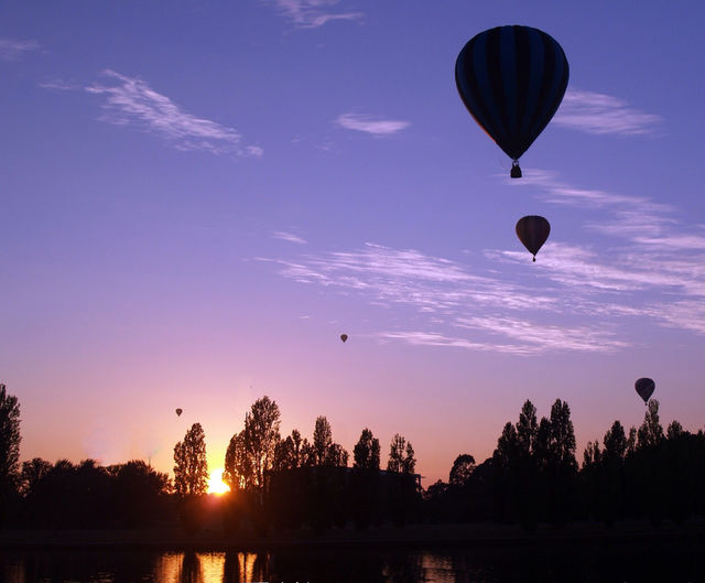 hot lake sunrise air by botie2