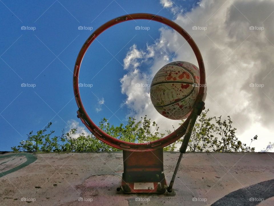 Basketball hoop