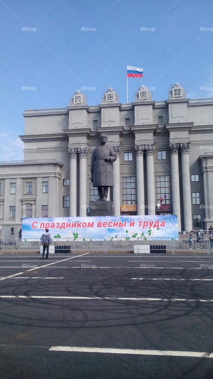 The 1st of May in Samara. Kuibyshev square, monument to Kuibyshev. Russia.