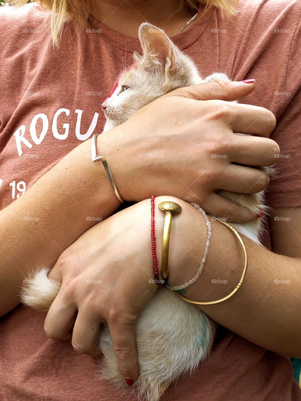 What a hug! 🤤
This feline, was hugged just after being fully vaccinated against rabies.
February 22, 2020
04:27pm