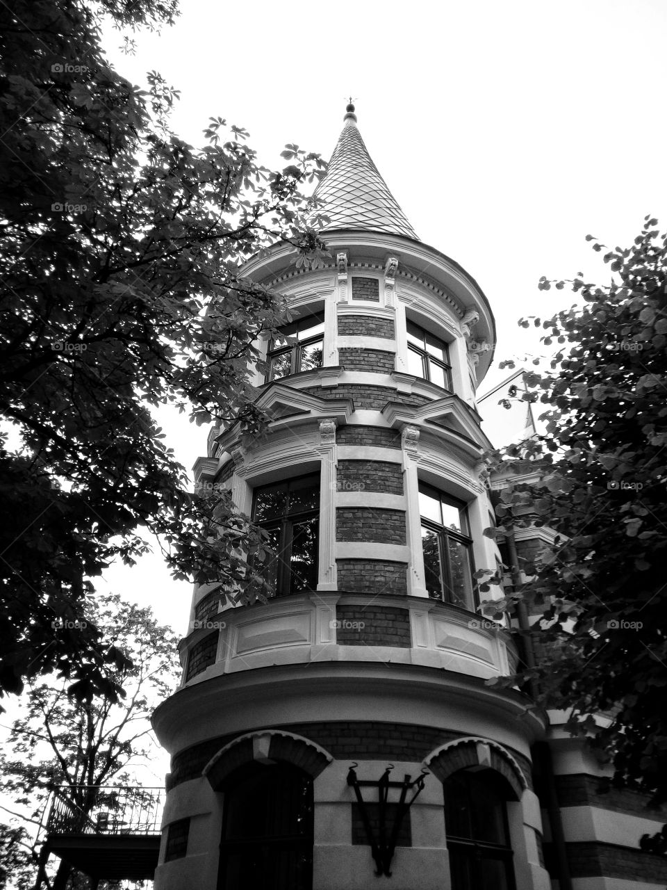 "The most colorful thing in the world is black and white, it contains all colors and at the same time excludes all."
~Vikrmn, 10 Alone