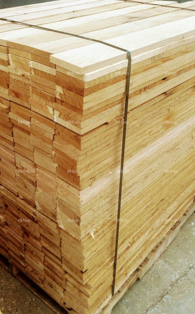 Texture, pallet making lumber from the sawmill 