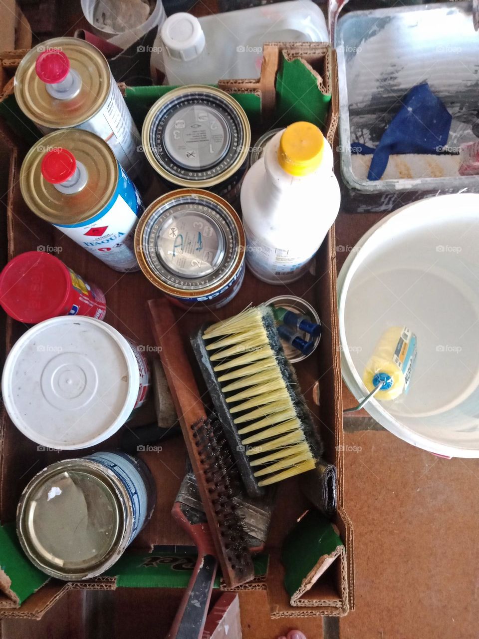 Paints, cans, solvents, painting material