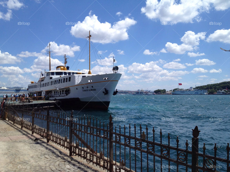 travel cloud sea boat by linhof
