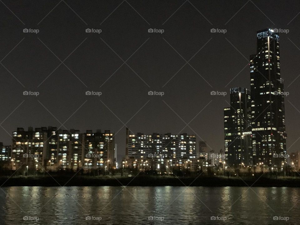 Architectures at night