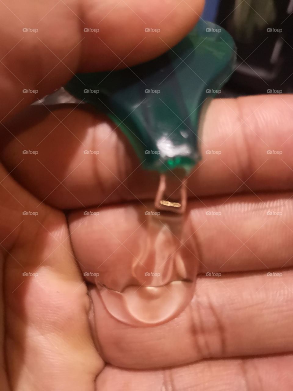 This is how I dispense a sanitizer with one hand