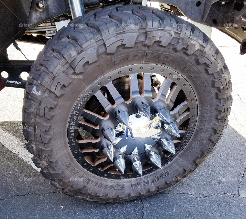 Wheel rims with spikes