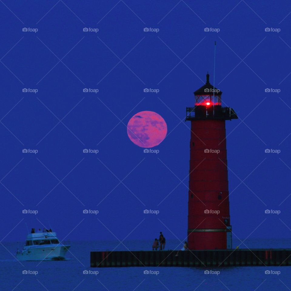Blood Moon rise at Kenosha Harbor