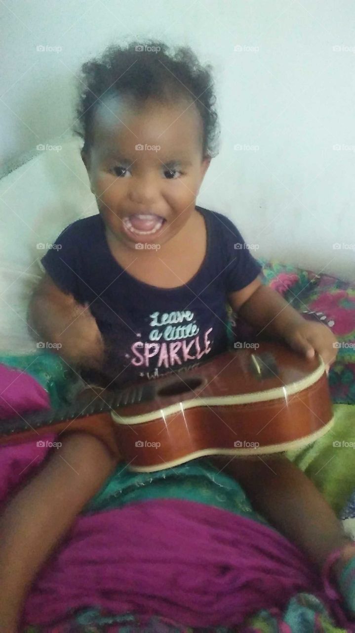 she playing her ukulele with her unko D