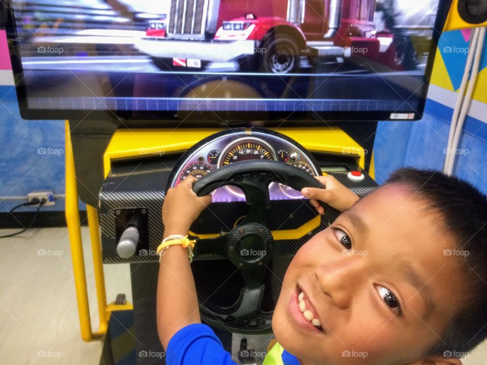Children play driving games.