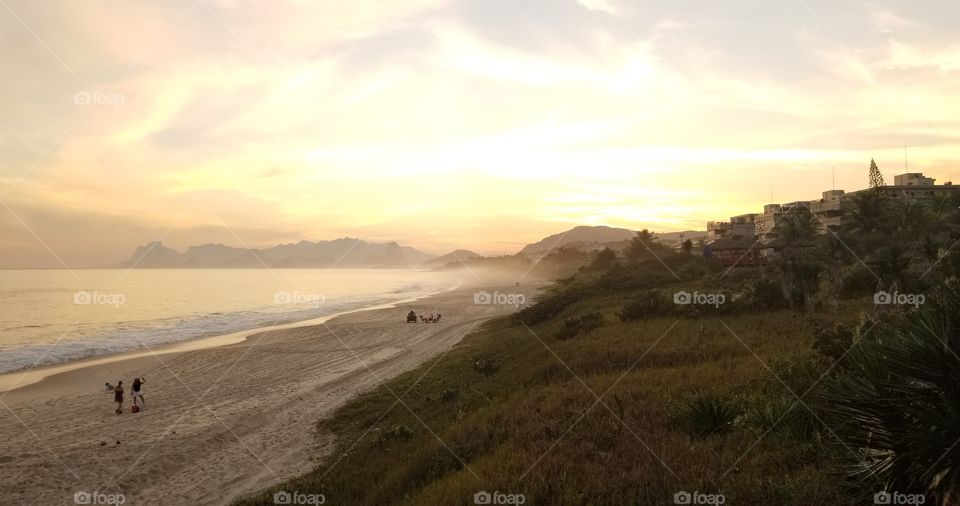 Belo pôr do sol em  Camboinhas.