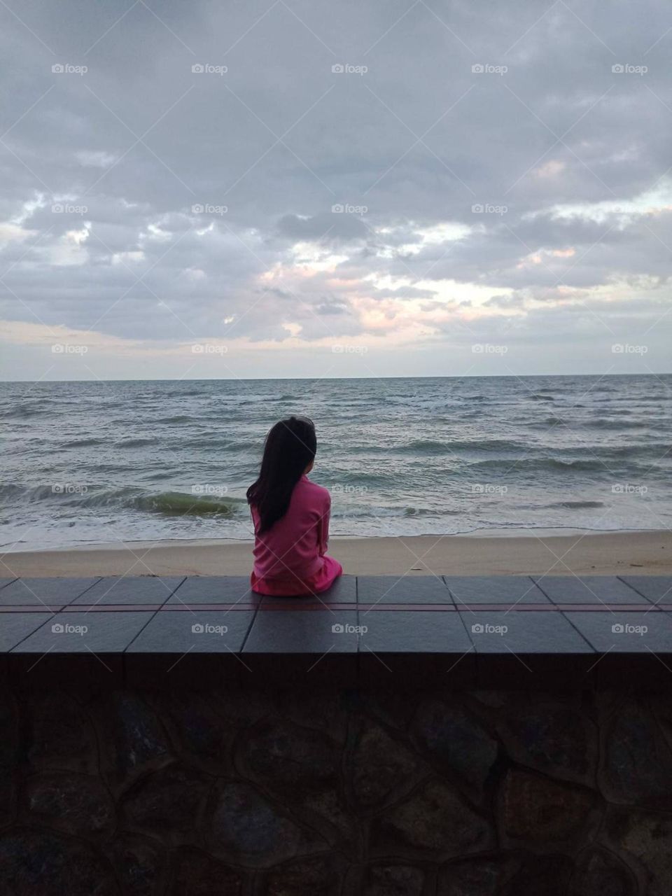 A lonely kid watching the sea